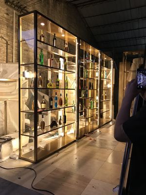 قیمت خوب کابینت شراب میز بار کابینت پارتیشن پا بالا آنلاین