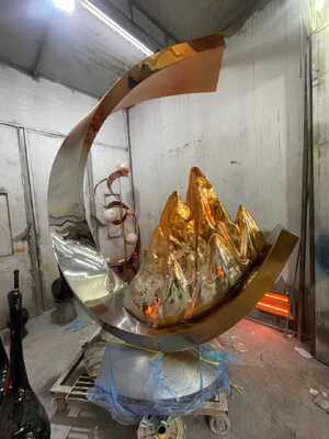 قیمت خوب 201 304 316L اندازه سفارشی مجسمه فولاد ضد زنگ مجسمه انتزاعی فلزی شخصی برای باغ ویلا آنلاین